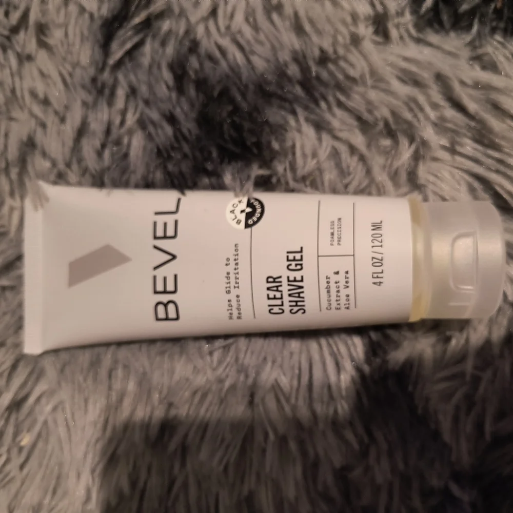 4 oz Bevel clear shave gel for women